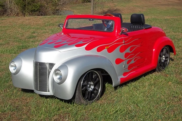 Red 39 Roadster with Silver Flames affordable golf cart rental, golf cart rent doral