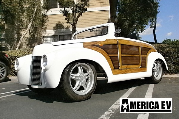 White Woody 39 Roadster 4 Passenger Golf Cart affordable golf cart rental, golf cart rent doral